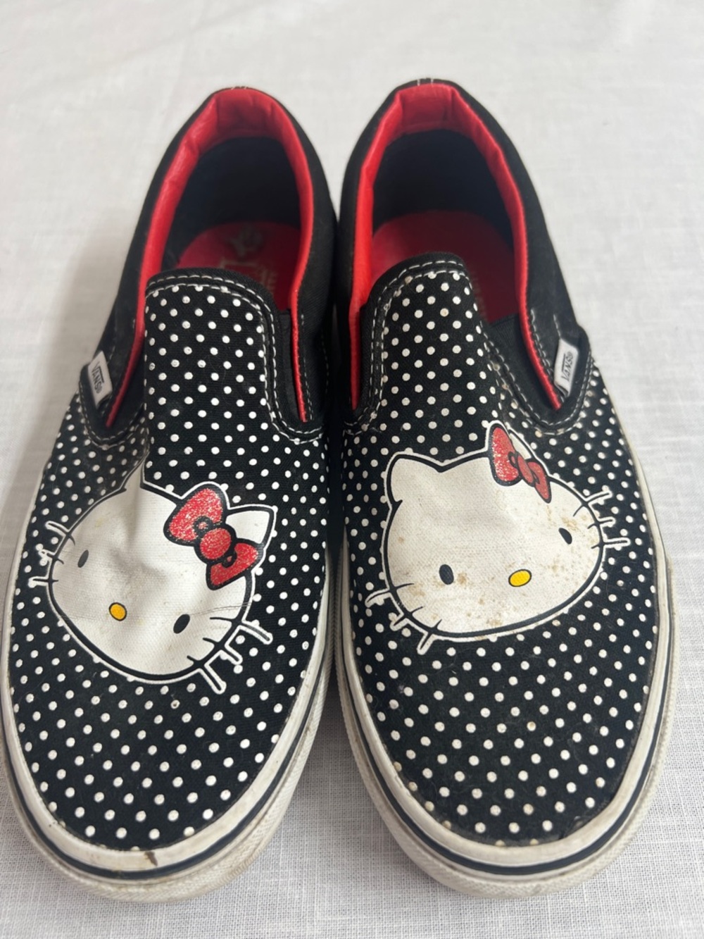 🌞 Vans Hello Kitty Black and White Polka Dot Slip-On Sneakers Red Accents size 8